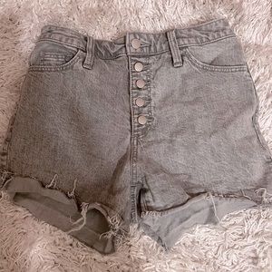Cute high rise jean shorts!
